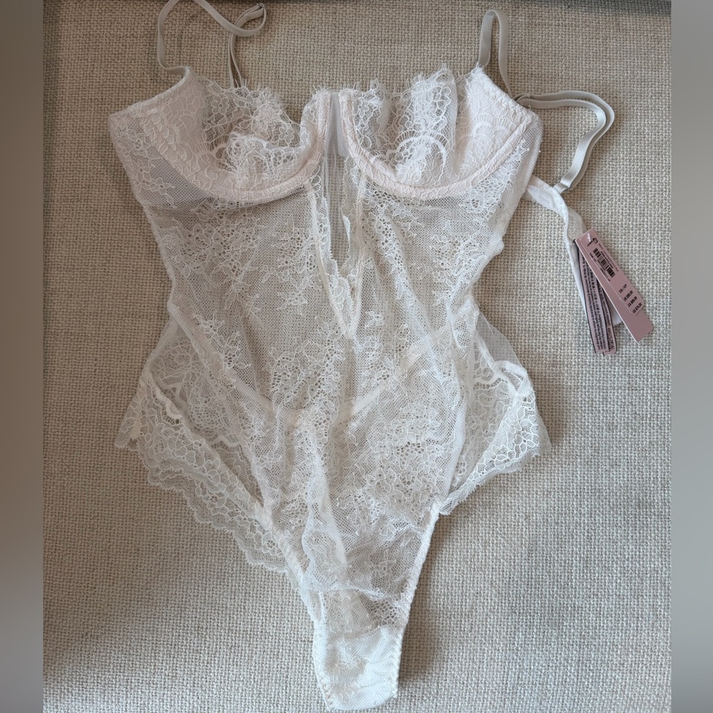NWT - Victoria's Secret Bombshell Lace Teddy - White - XS